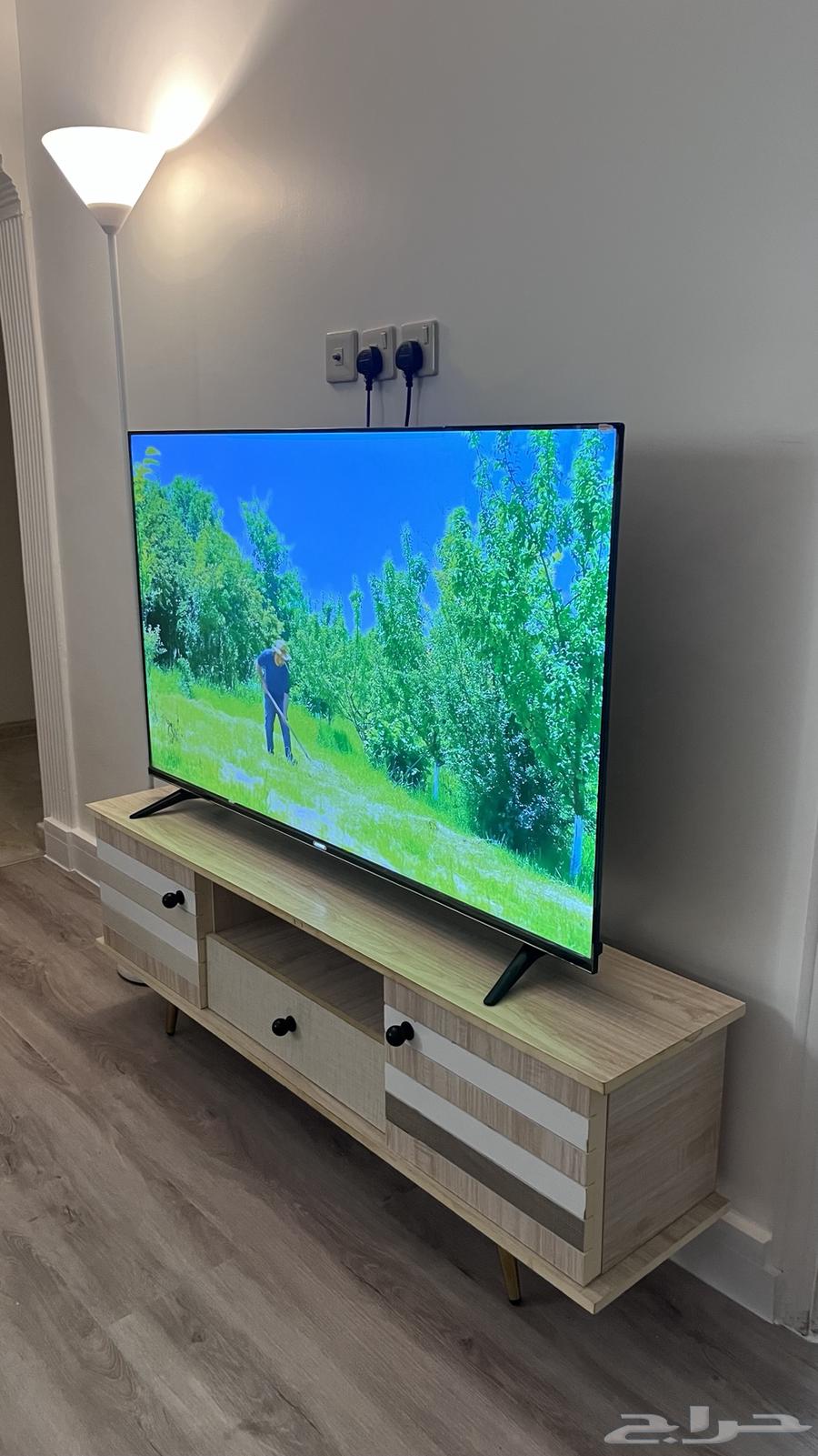 طاولة شاشة تلفزيون. شبة جديدة64367172897539110