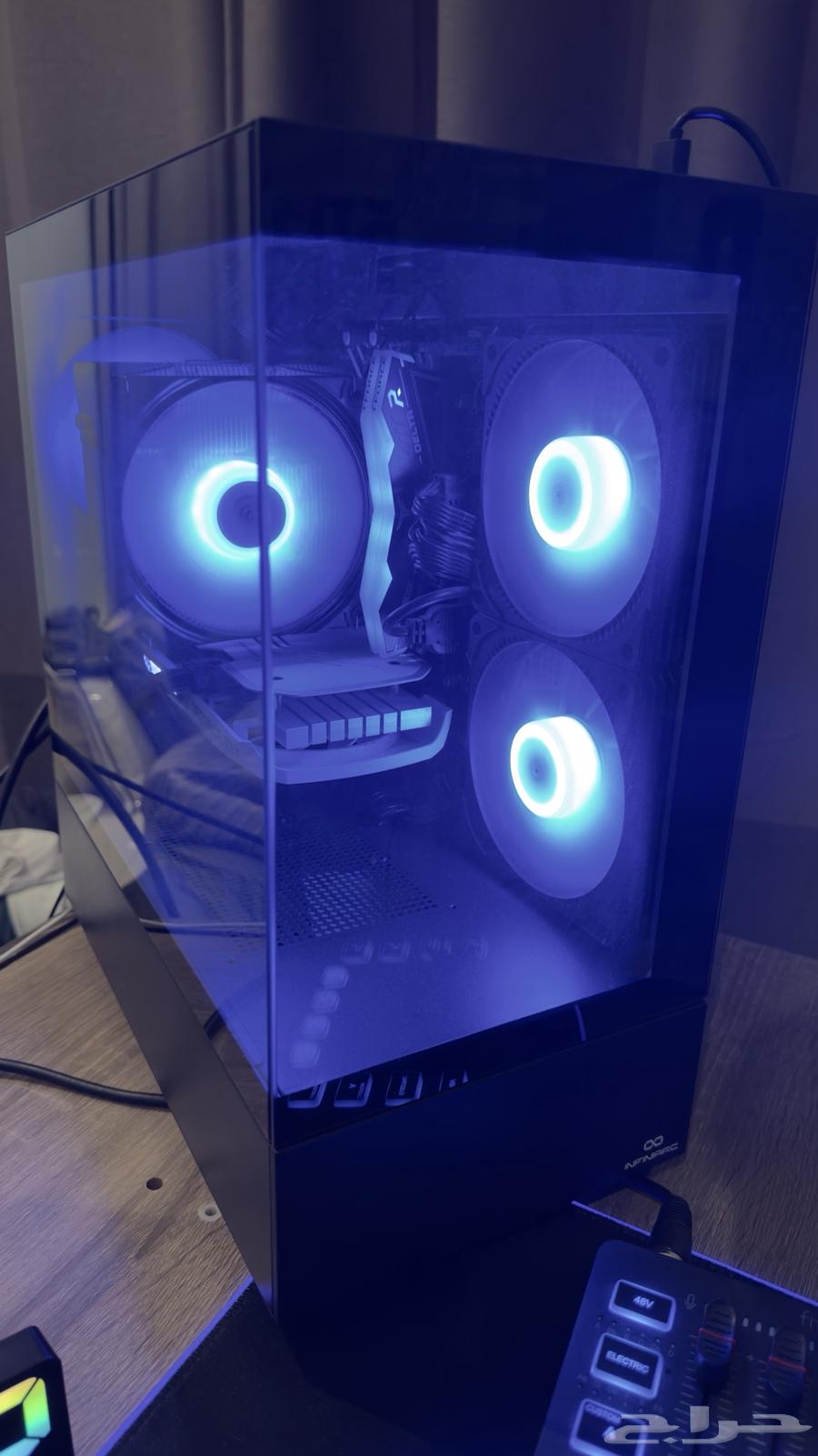 PC 4060 مع كامل ملحقاته64371818623618111