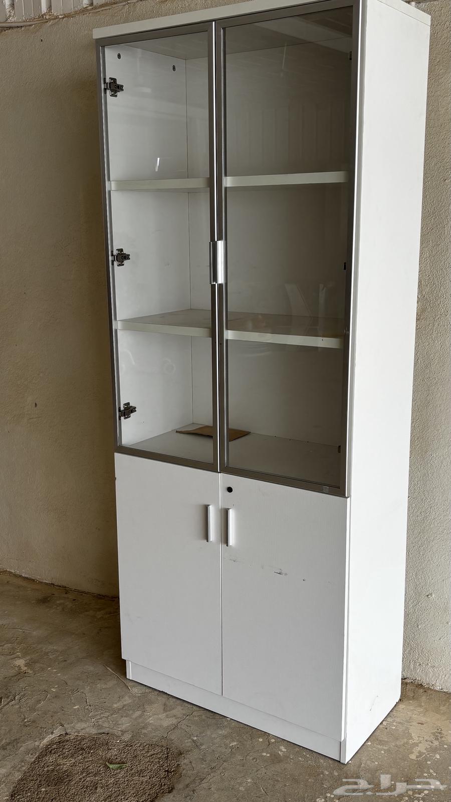 Almost new cupboard without defects64368149171713112