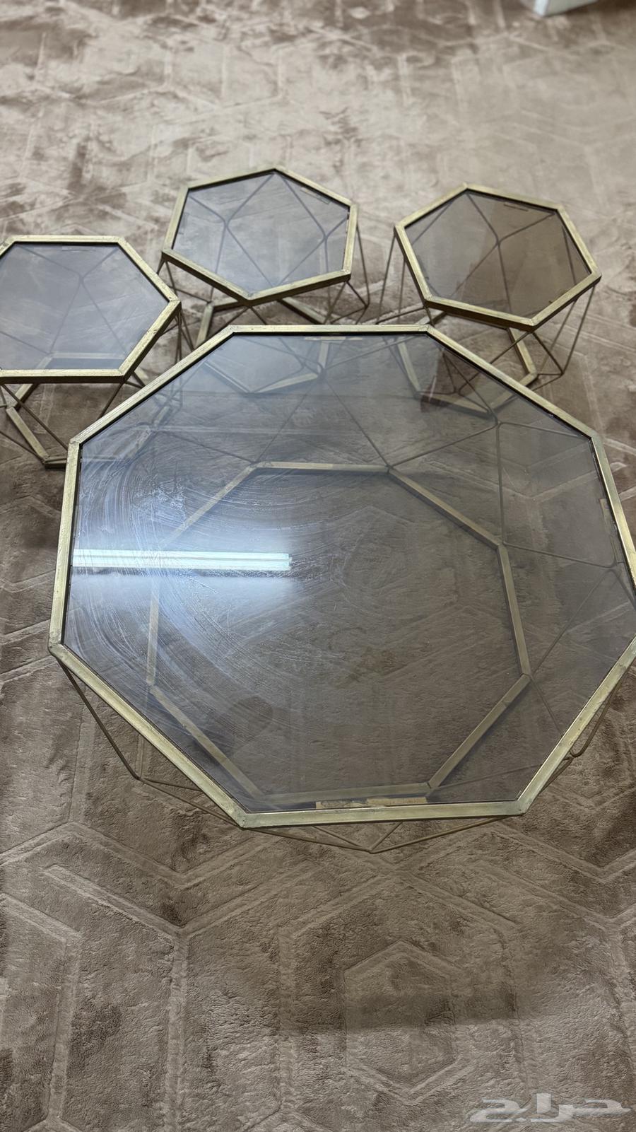 Steam iron and floor tables64364610549891110