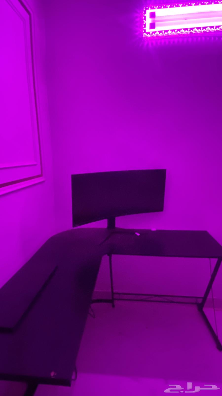 A gaming table that supports two monitors and a PC64374905725571111