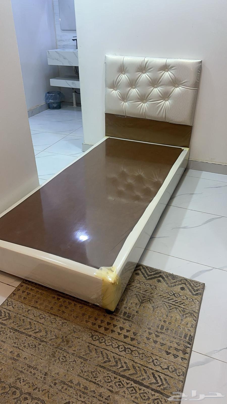 Bed64367040581761111