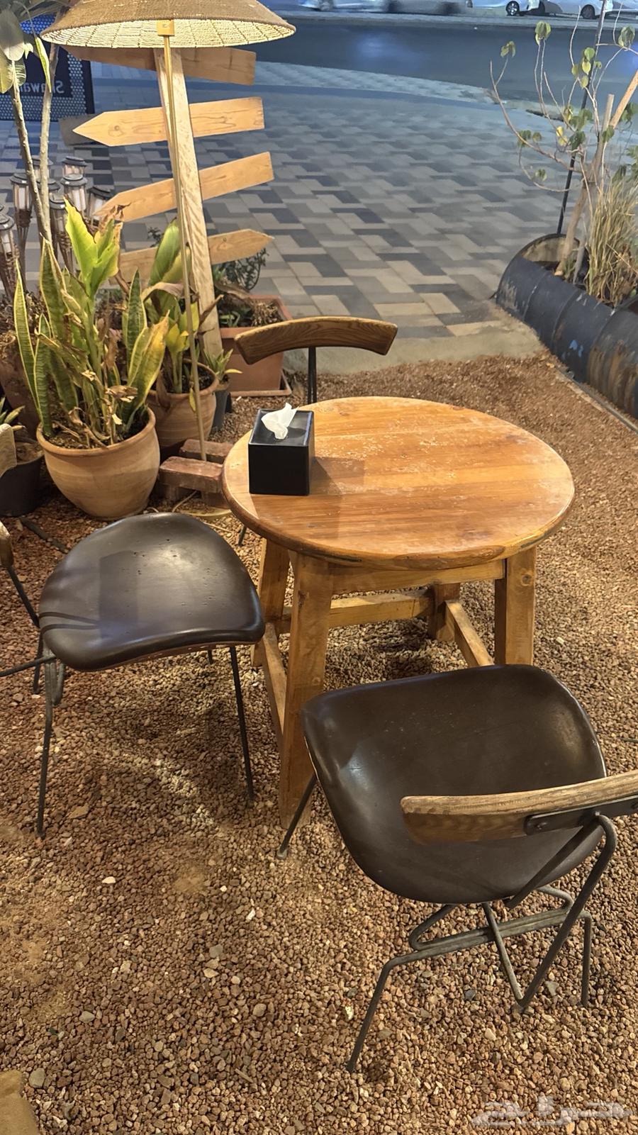 للبيع طاولات وكراسي مطعم او كوفي نظاف64377108459266110