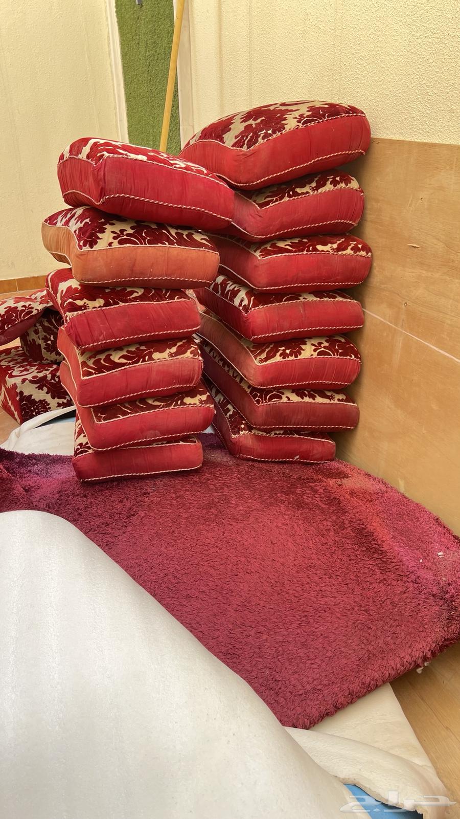 للبيع مساند مشبات ابو طير اللون احمر64369425813507110