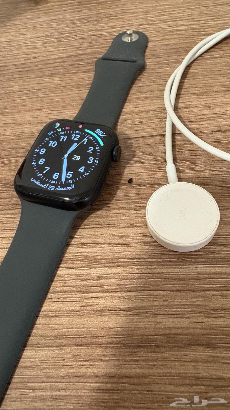 Apple Watch Series 9 in clean condition64367084969473111