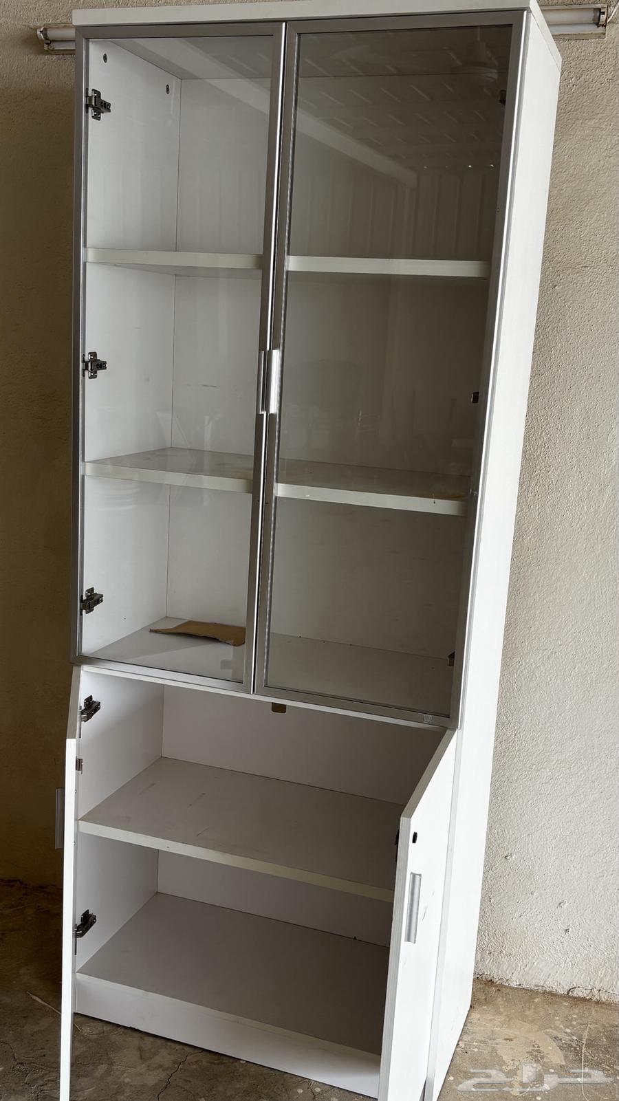 Almost new cupboard without defects64368149171713111