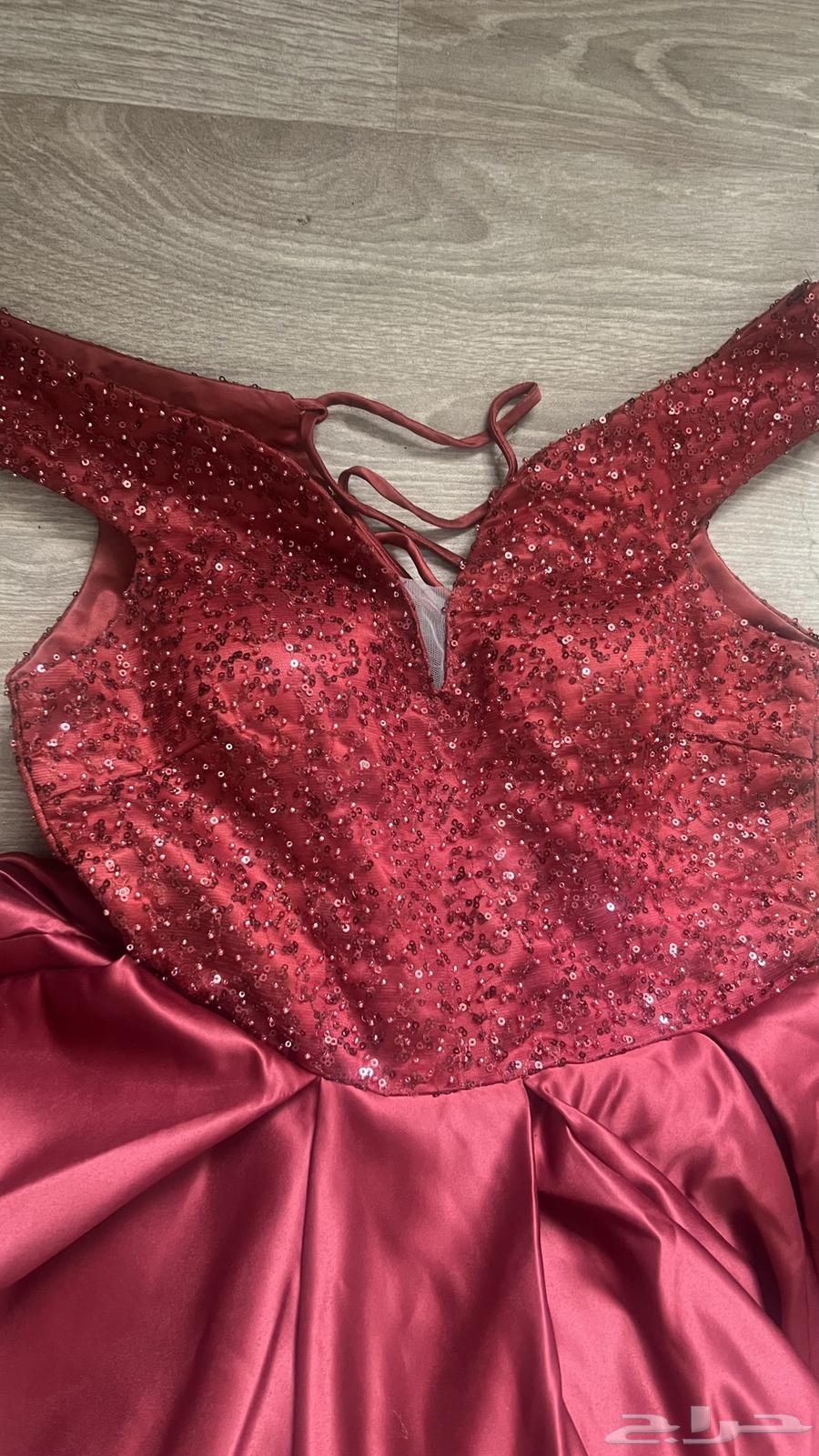 فستان لبسه واحده بس المقاس m s64366732118018112