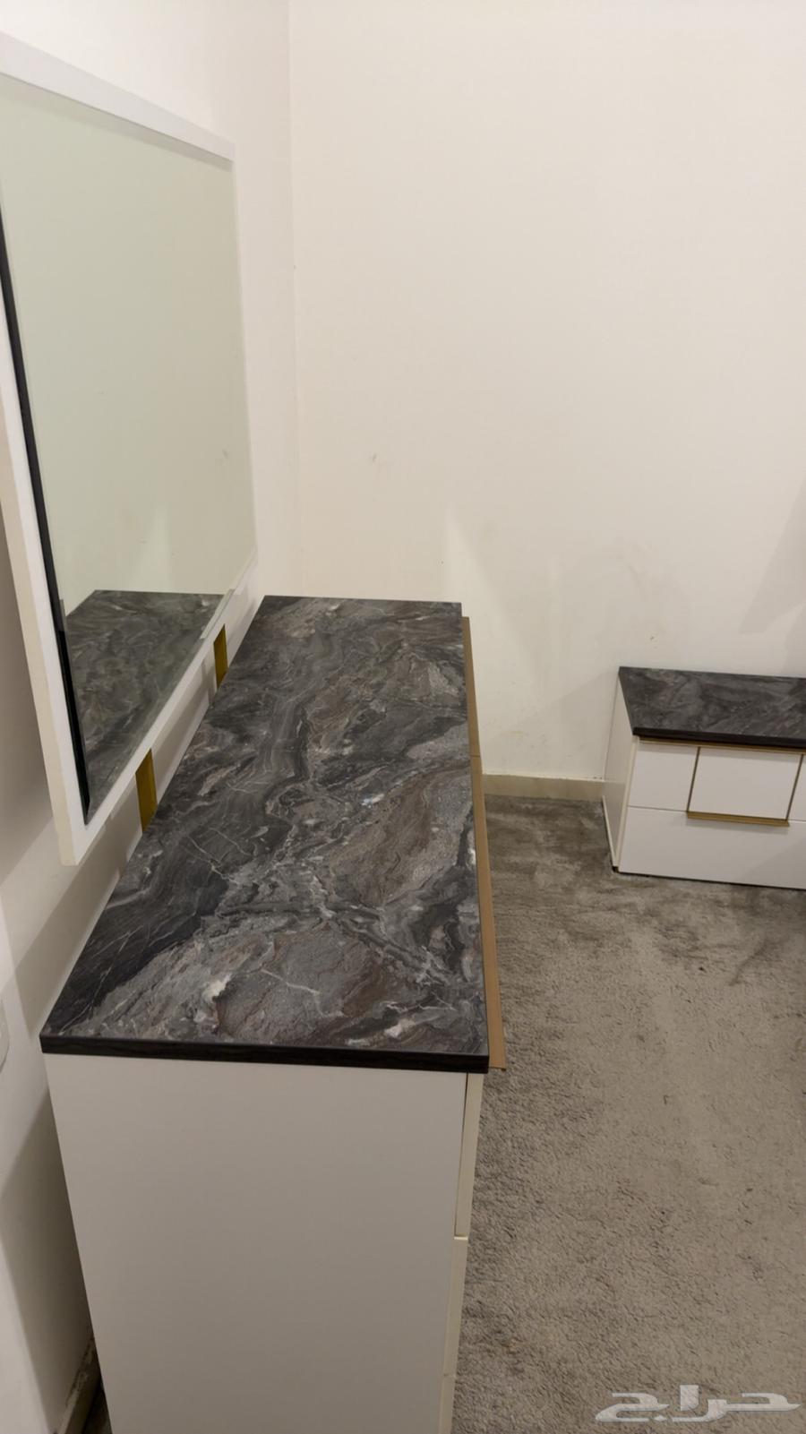 غرفة نوم مودرن نظيفة للبيع64369733047171114