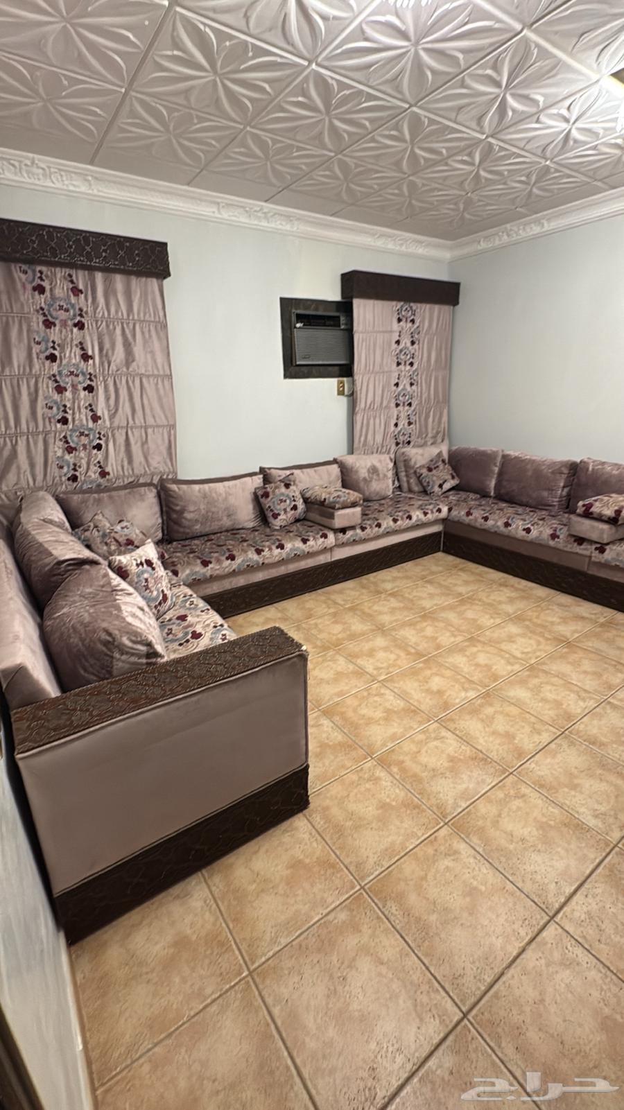 كنب غرفة ب حالة ممتازة ( ينفع ل غرفة 4 في 4) على السوم64370583549057110