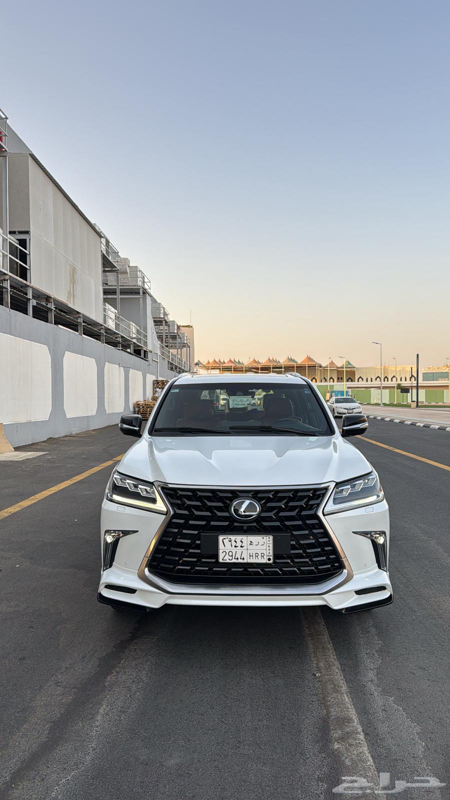 للبيع جيب لكزس 201764511801152003111