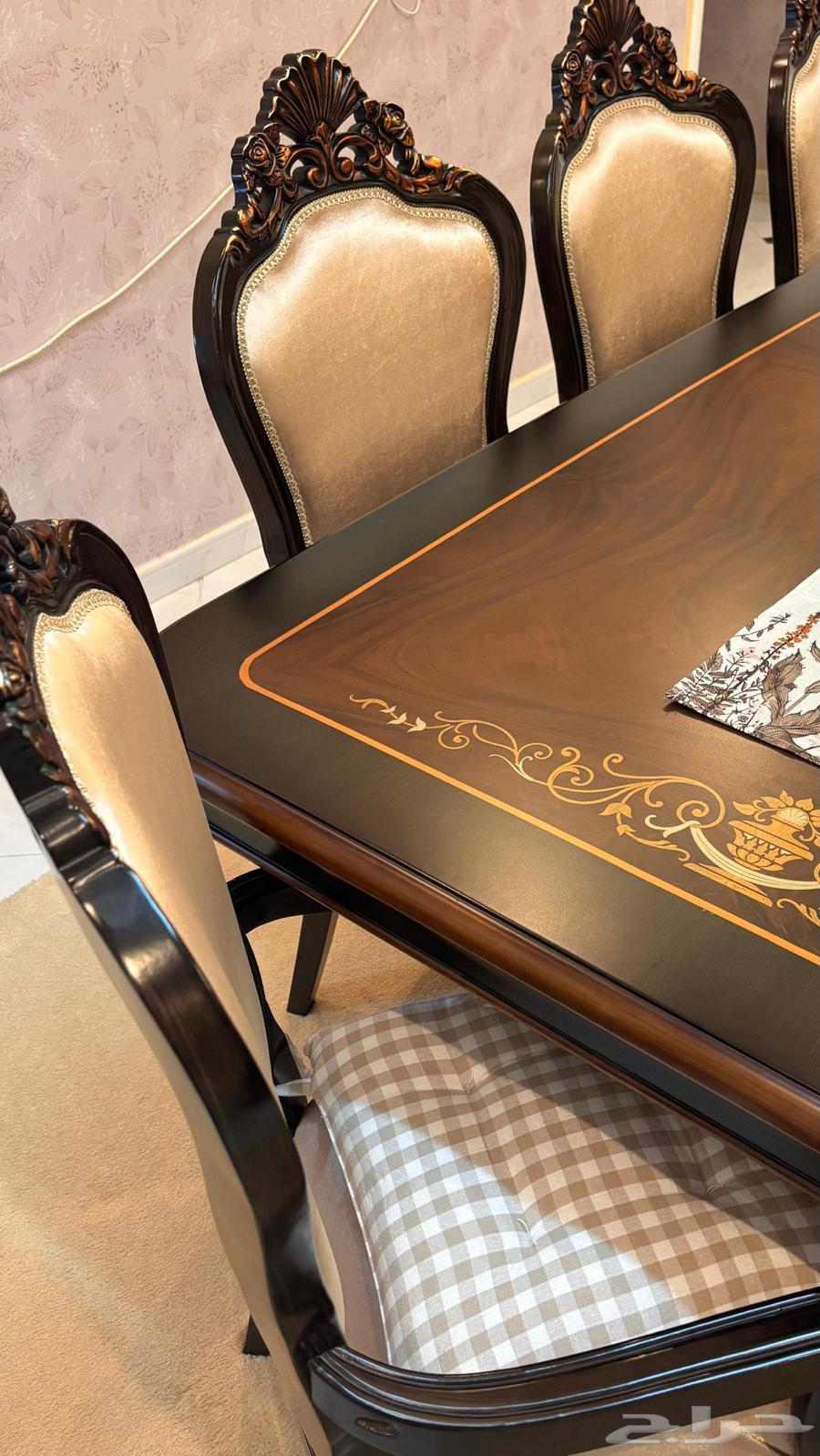 Dining table with accessories64382183160707111