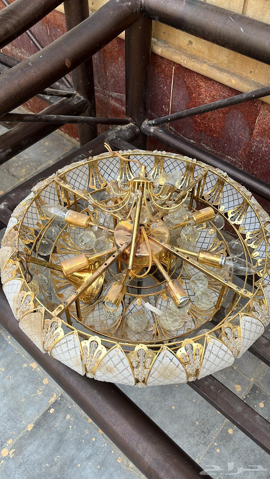 Urgent sale of chandeliers, side tables, mirrors, and Islamic reminder boards64366483039107110