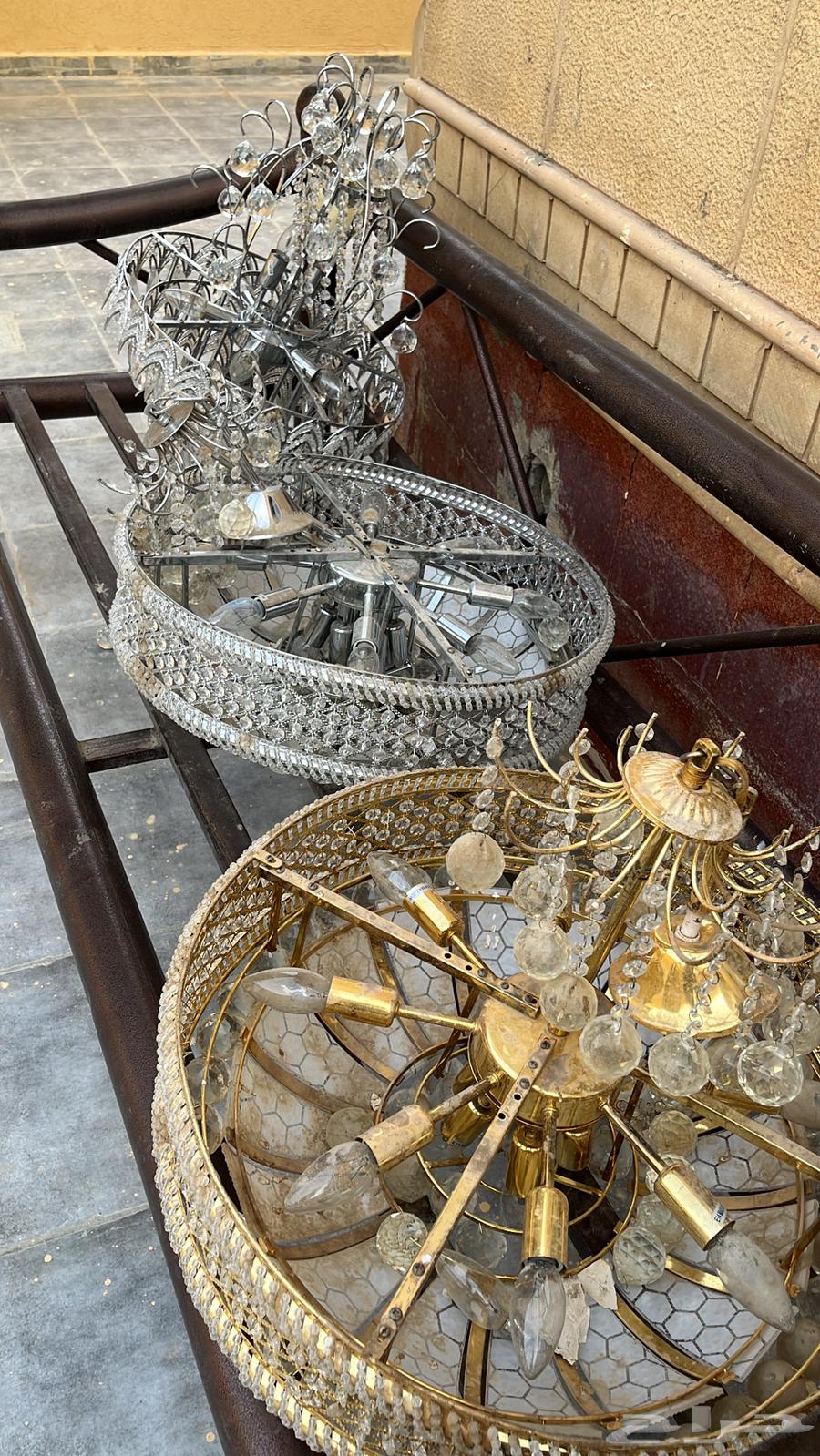 Urgent sale of chandeliers, side tables, mirrors, and Islamic reminder boards64366483039107111