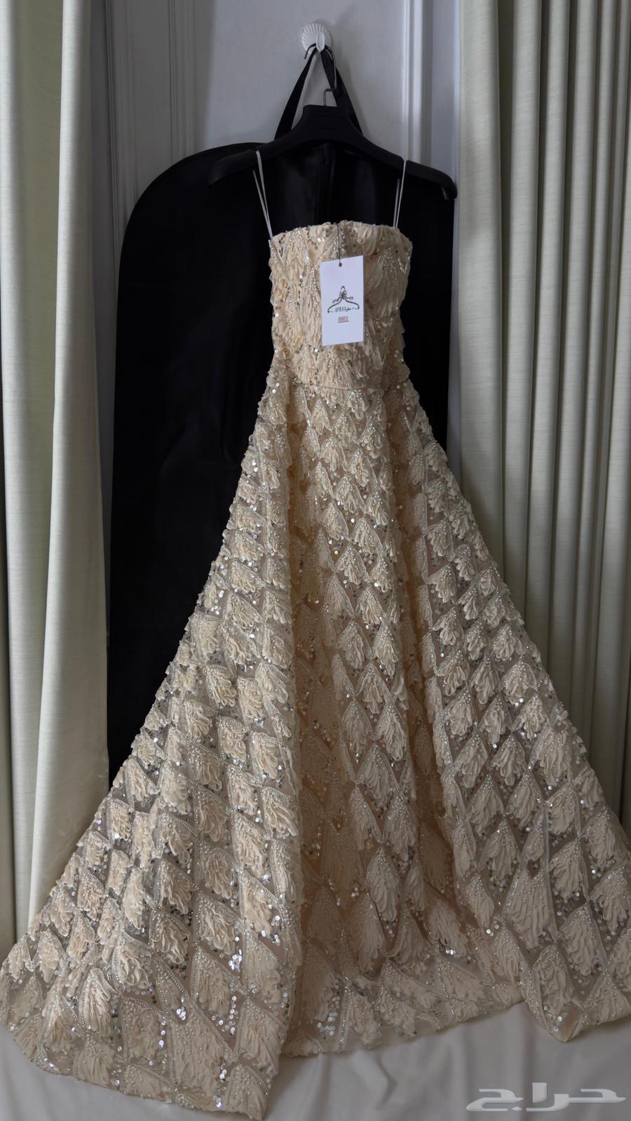 فستان لبس مره وحده اشتريه 700 أبيعه 55064365586904323111