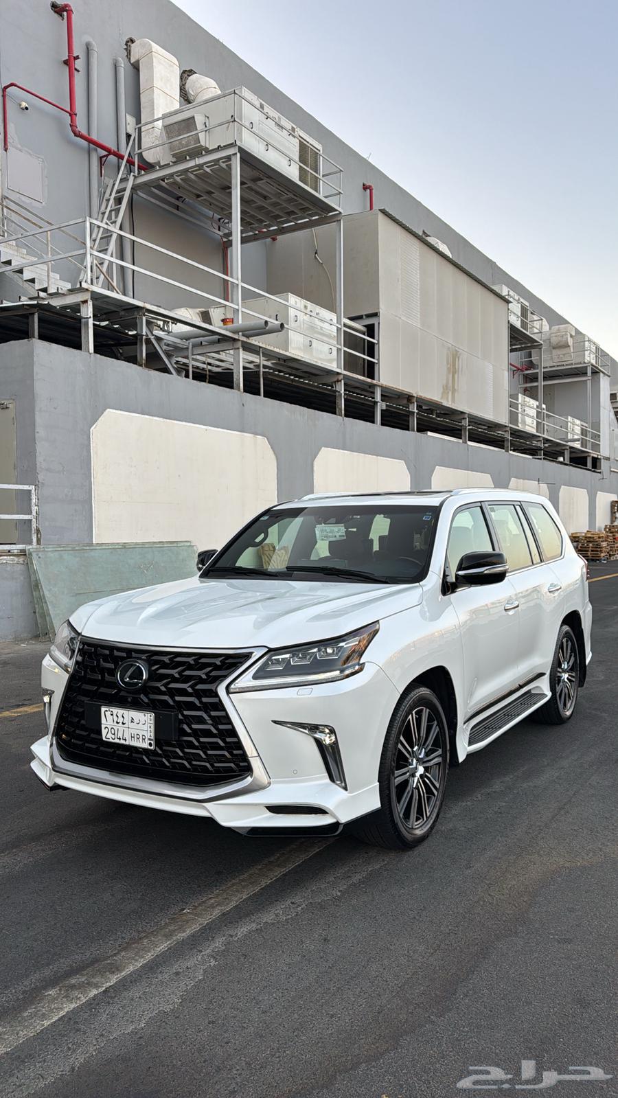 للبيع جيب لكزس 201764511801152003110