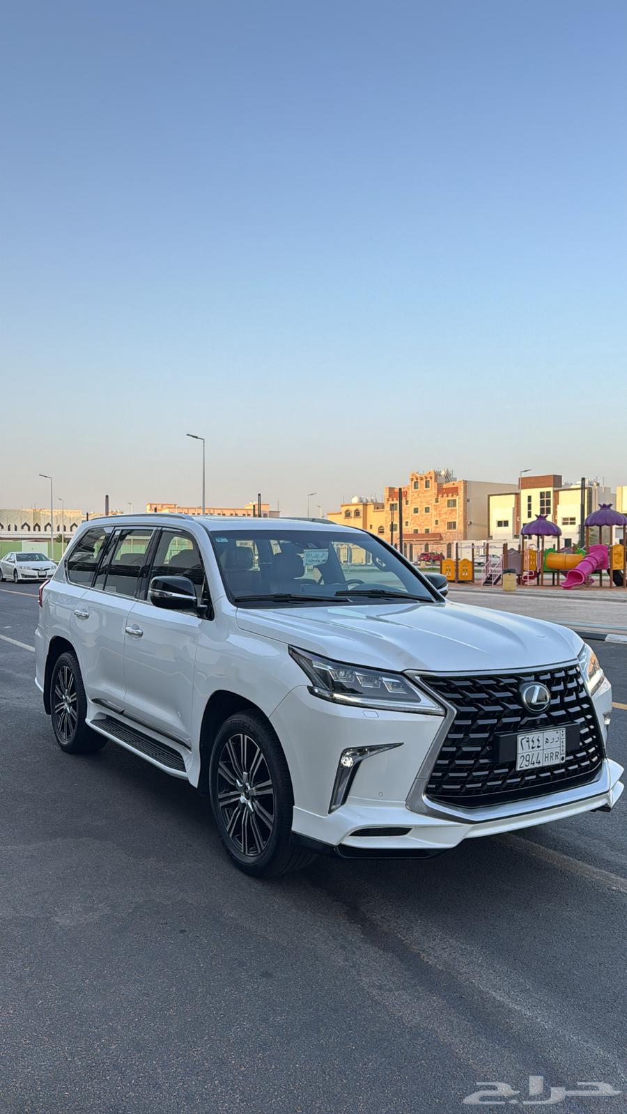 للبيع جيب لكزس 201764511801152003113