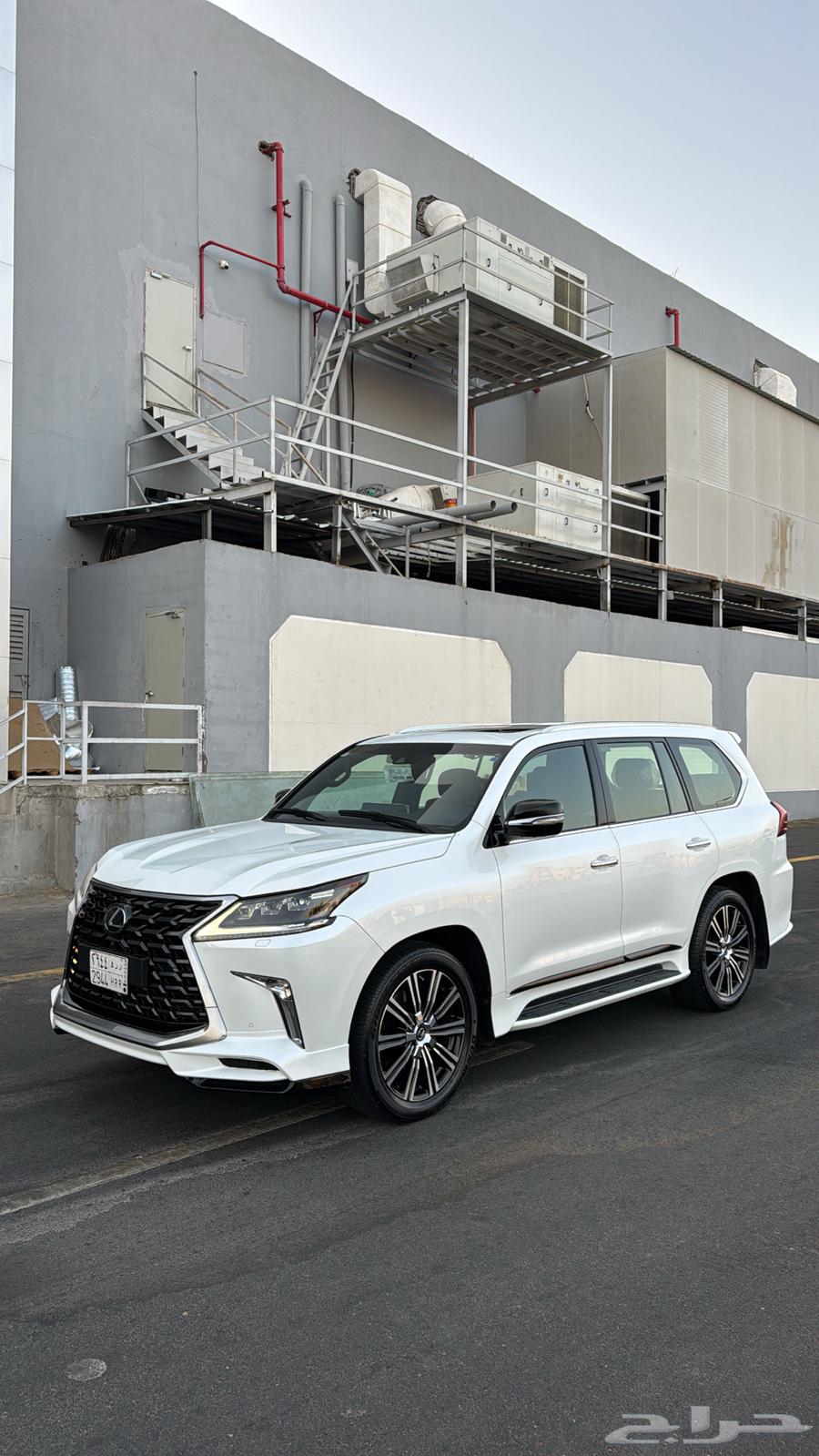 للبيع جيب لكزس 201764511801152003112