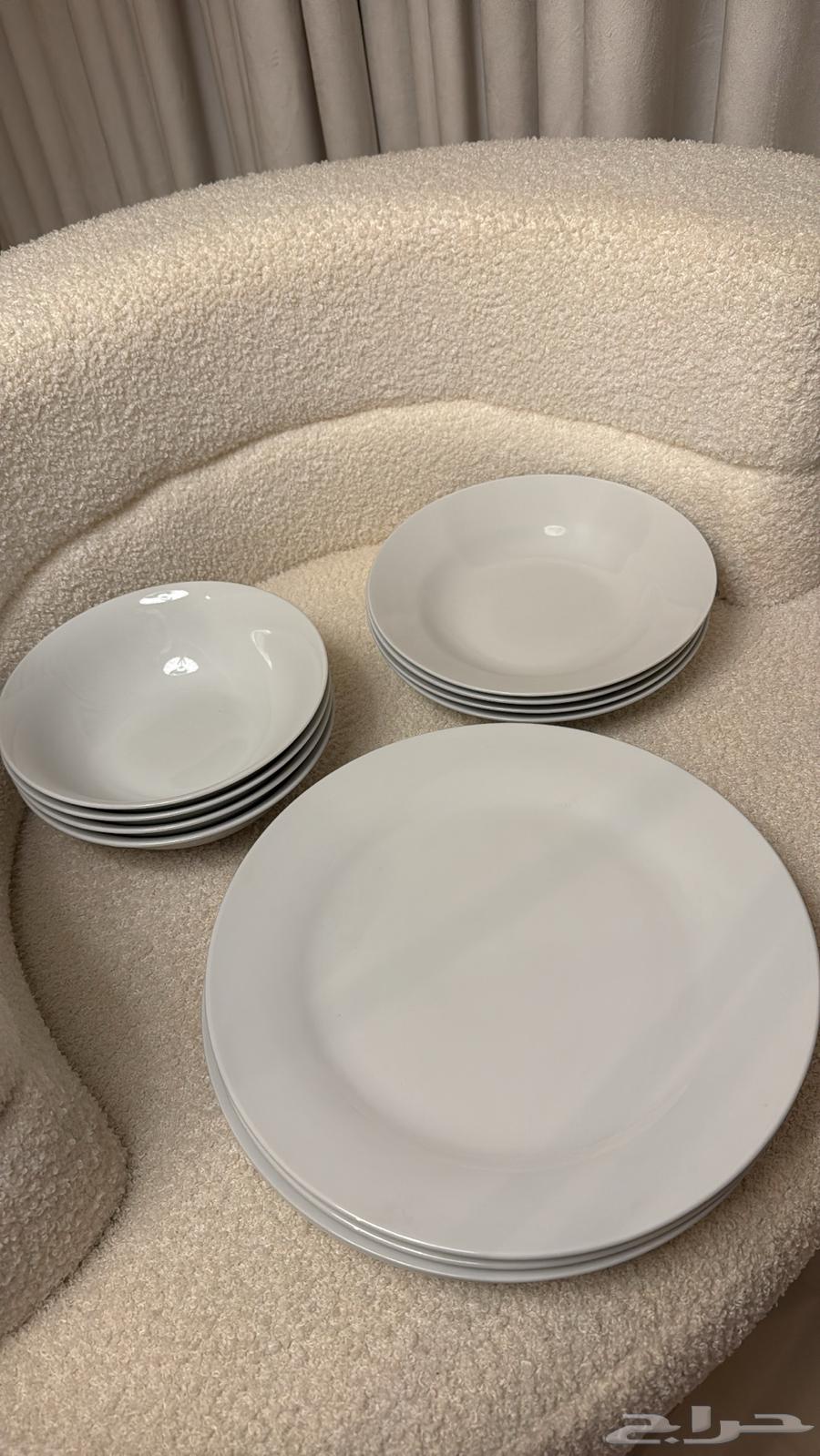 طقم مائدة فاخر من البورسلين   12 قطعة64372229456771110