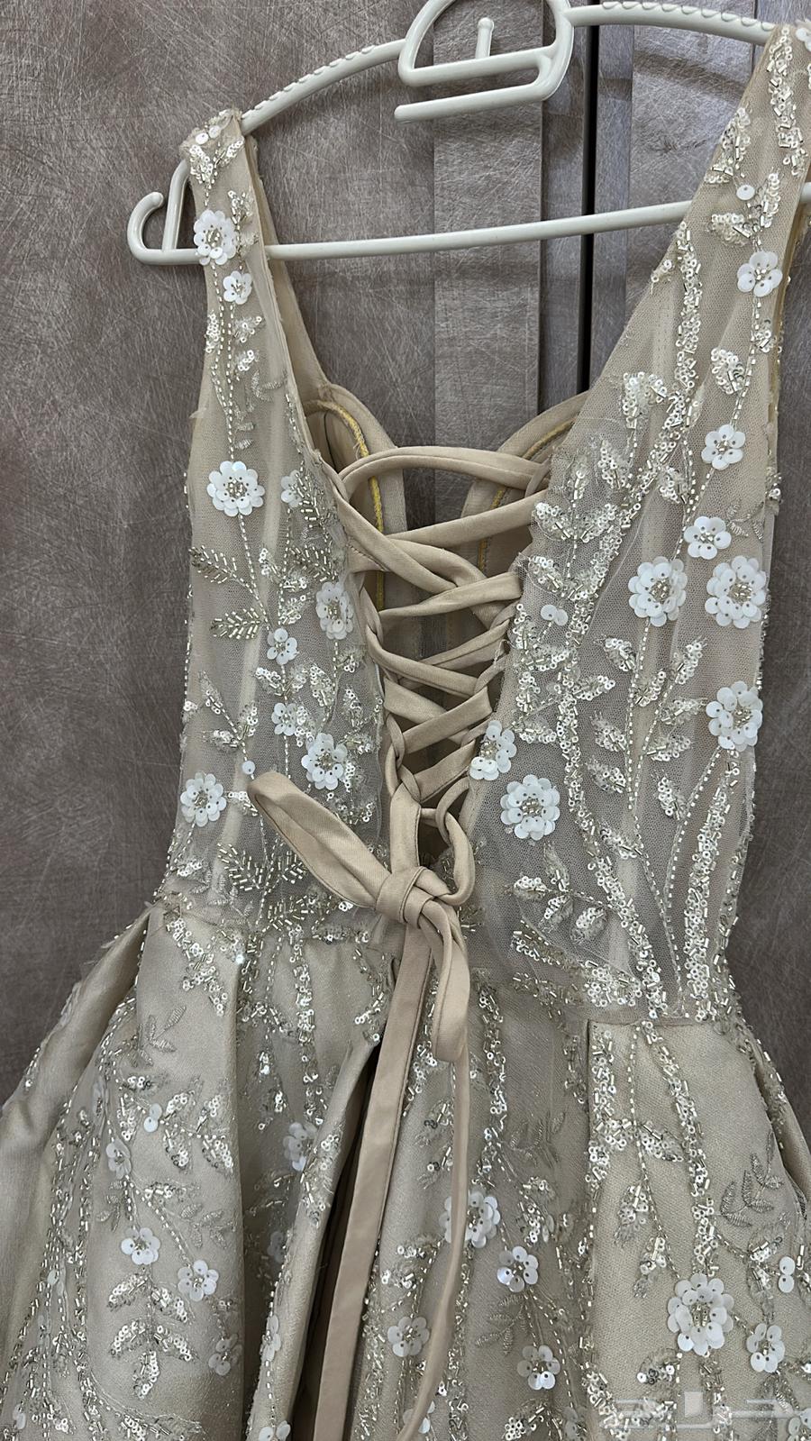 فستان للبيع ب 65064370813218689110