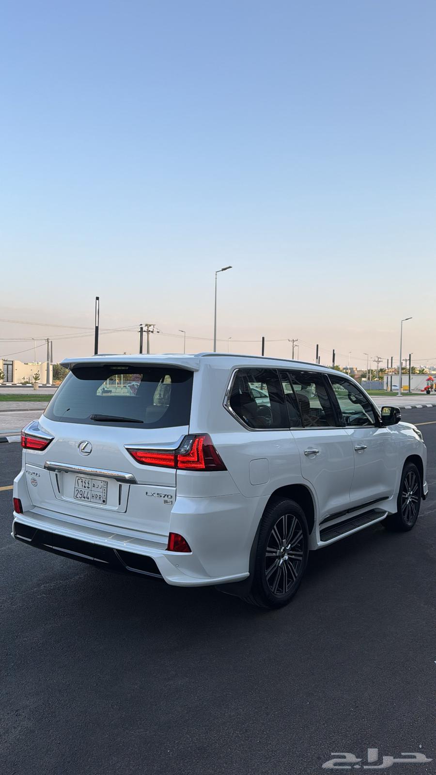 للبيع جيب لكزس 201764511801152003114