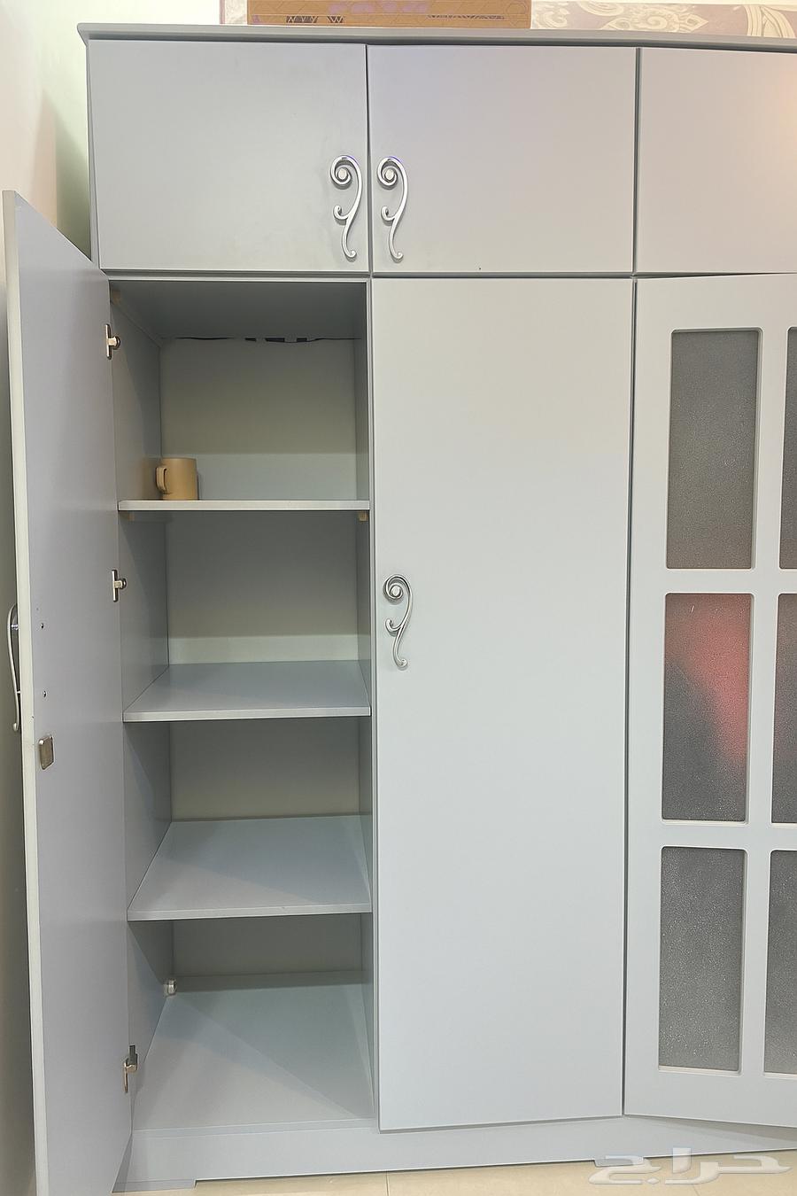 غرفة سريرين ودولاب وتسريحة للبيع مستعملة64375902186498113