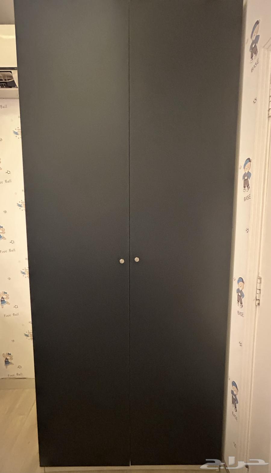 دولاب ملابس كحلي كبير بحالة ممتازة للبيع64369352553857110