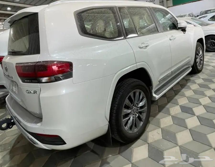 لاند كروزر الموديل 24ال 4 بحالة الوكاله ماشي6000 فقط سعودي64414926999298113