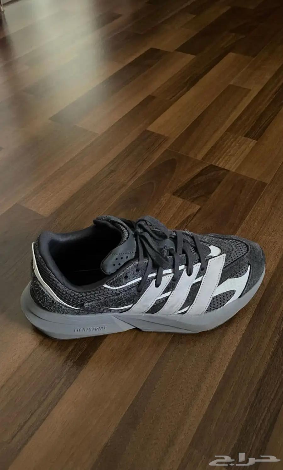 Lightblaze حذاء اديداس64374510288385110