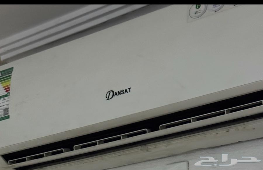 Semi-new split air conditioners, one Danst and the other Unics, one and a half ton64363517574785111