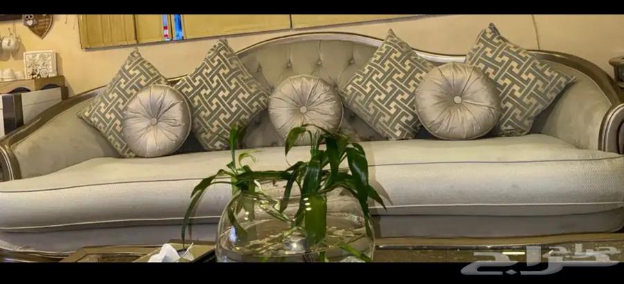 A sofa set from Al-Umra furnishings64365557438081111