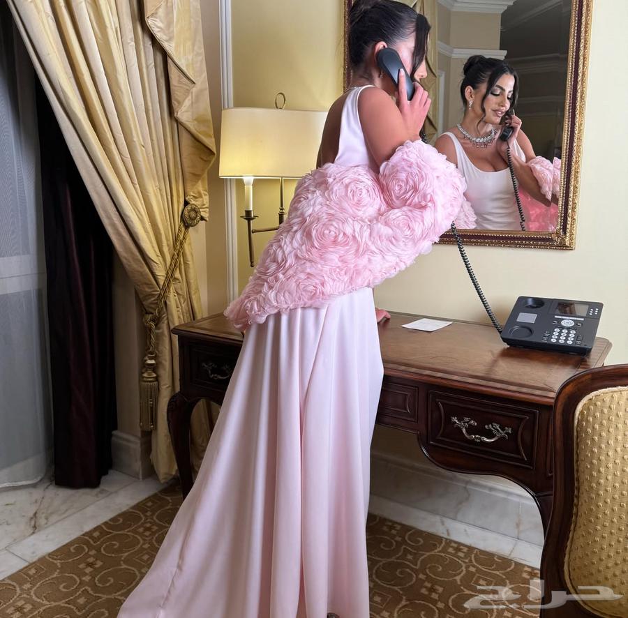 فستان من المصممه منار الصقري64376840570881110