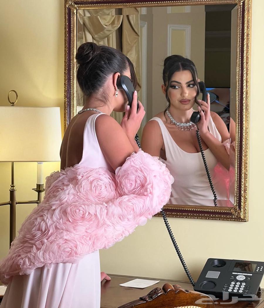 فستان من المصممه منار الصقري64376840570881111