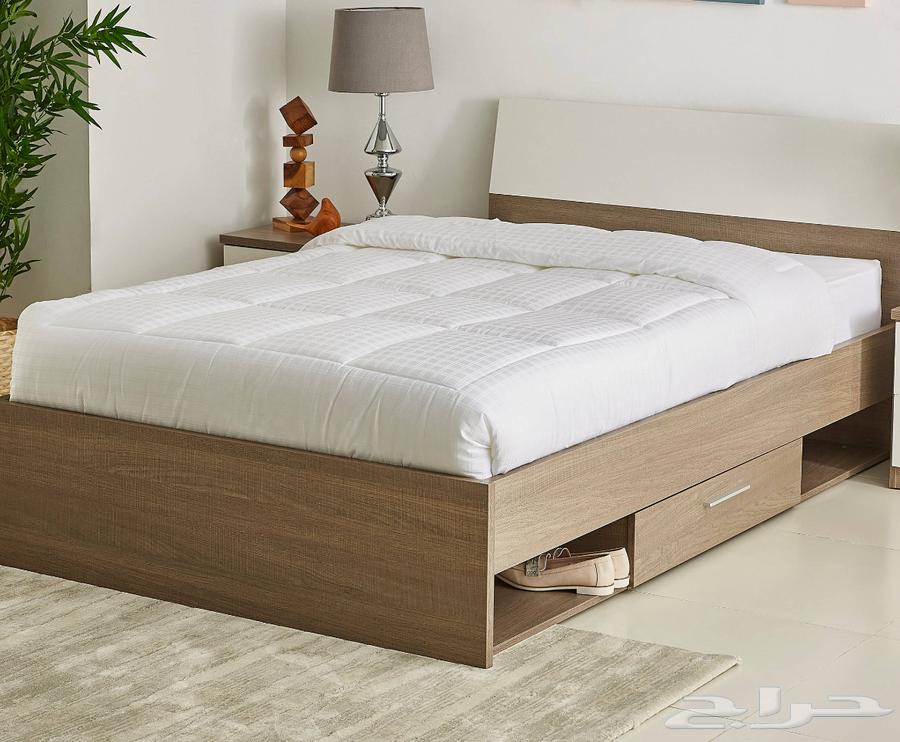 سرير متر و20 بحالة ممتازة مع مرتبة طبية64370381443331110