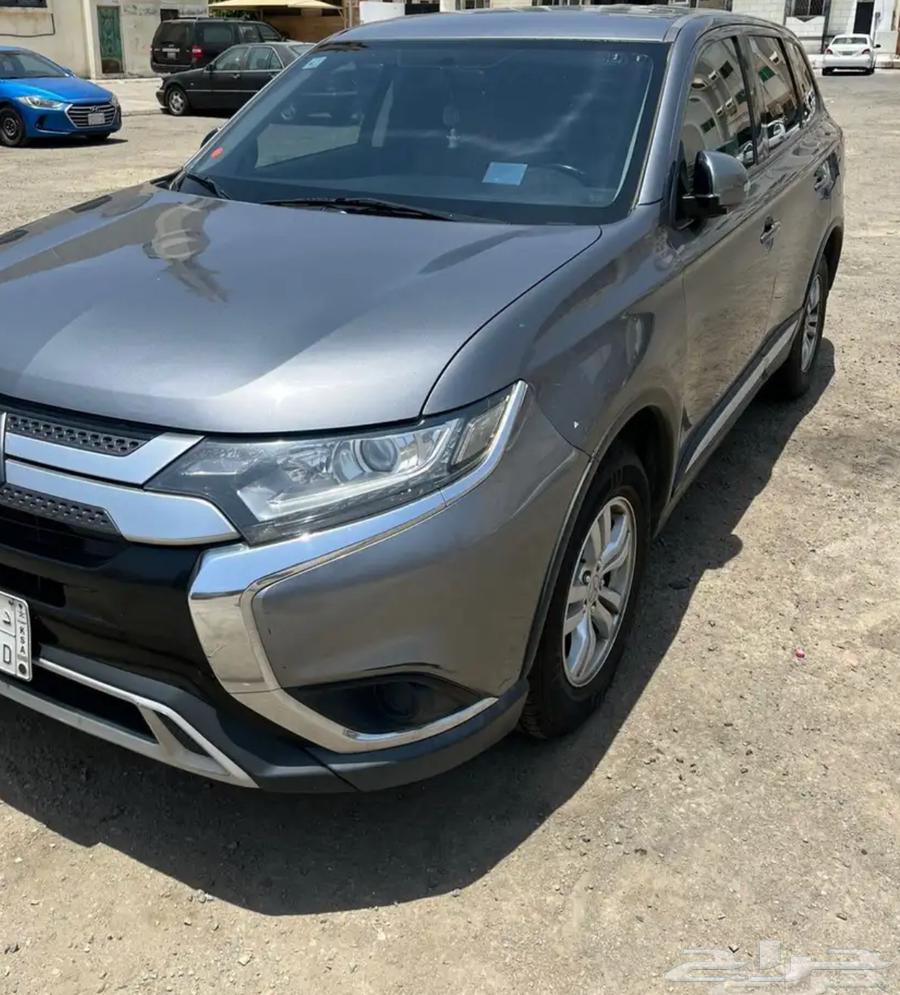 Double Outlander SUV with 3 Rows of Seats64520105043842110