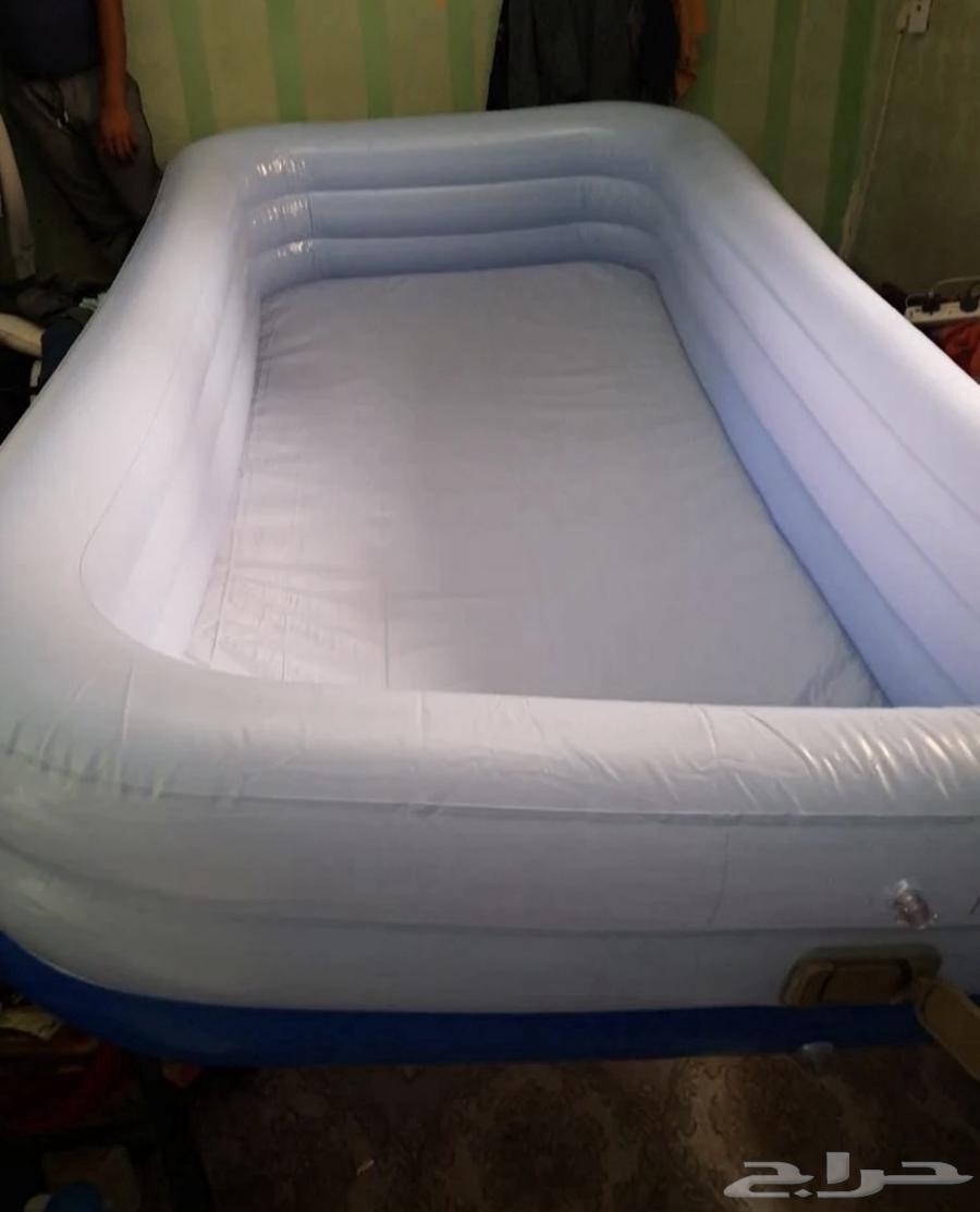 Large swimming pool64369440234113110