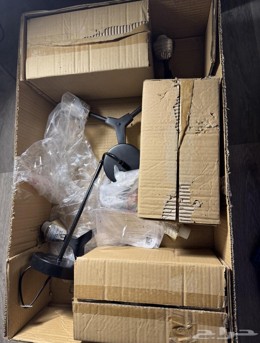 Modern chandelier, new and never used64371701726723112