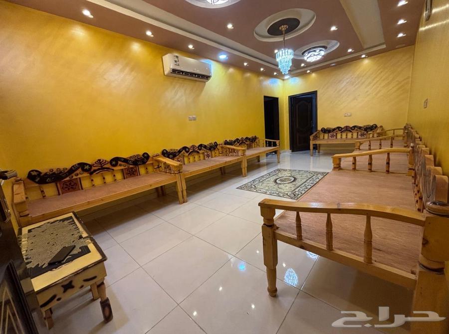 كراسي خشب جيزانيه عددها 7 شبه جديده64373551220865111