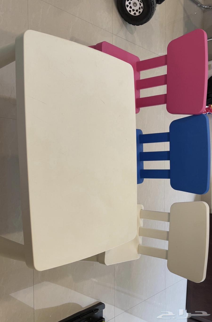 Children's table and carpet64223153207427110