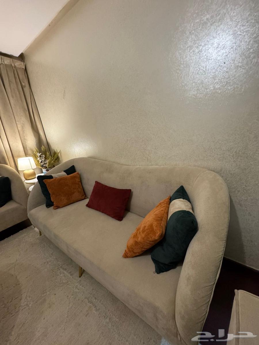 صاله للبيع مع ستارة والطاولات ودولاب تخزين جزين64368296314498111