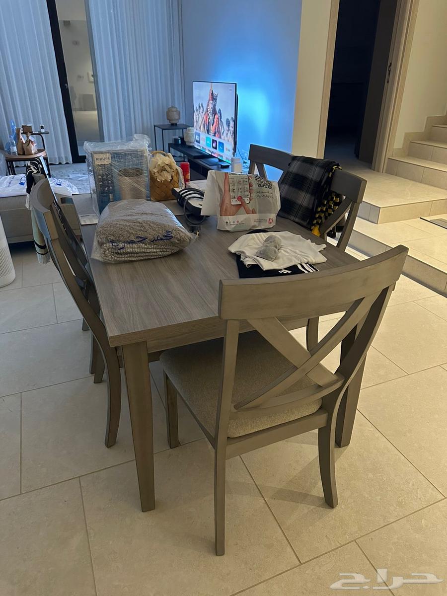 أريد بيع أريكة جديدة وكرسي طاولة جديد64370914880002111
