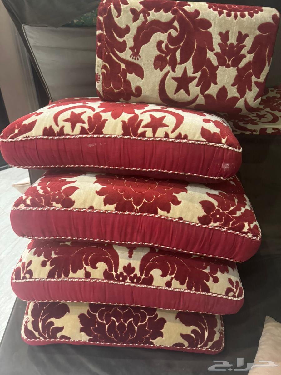 مساند شعبية نظيفة قوية   وجلسة كاملة مخمل بني وخداديات ملونه64375407848835110