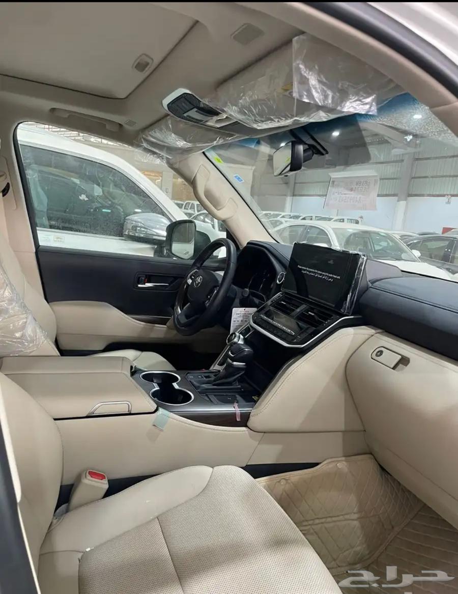 لاند كروزر الموديل 24ال 4 بحالة الوكاله ماشي6000 فقط سعودي64414926999298111