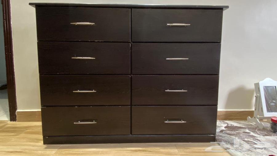 Three beds with mattresses, dressing table, mirror, and two nightstands64373683784705113