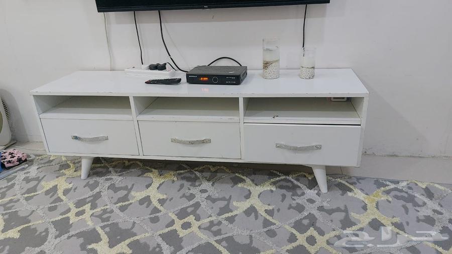 Selling carpets measuring 2 meters by 3 meters, a small shoe rack, and a TV table64373297112321114