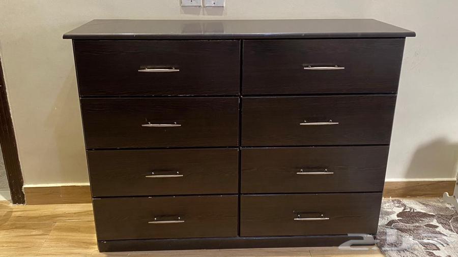 Three beds with mattresses, dressing table, mirror, and two nightstands64373683784705114