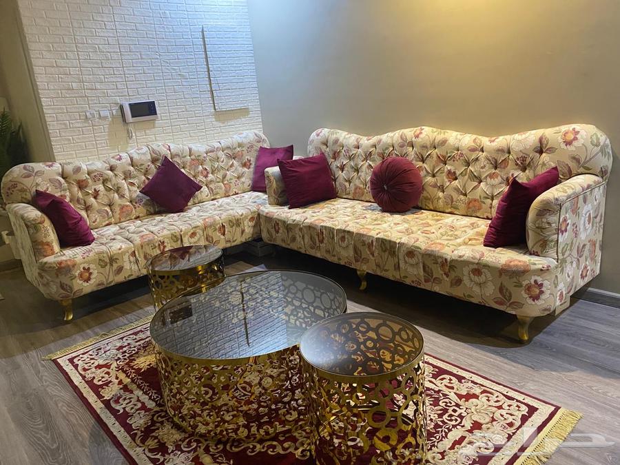 Sofas and service tables64368835159170111