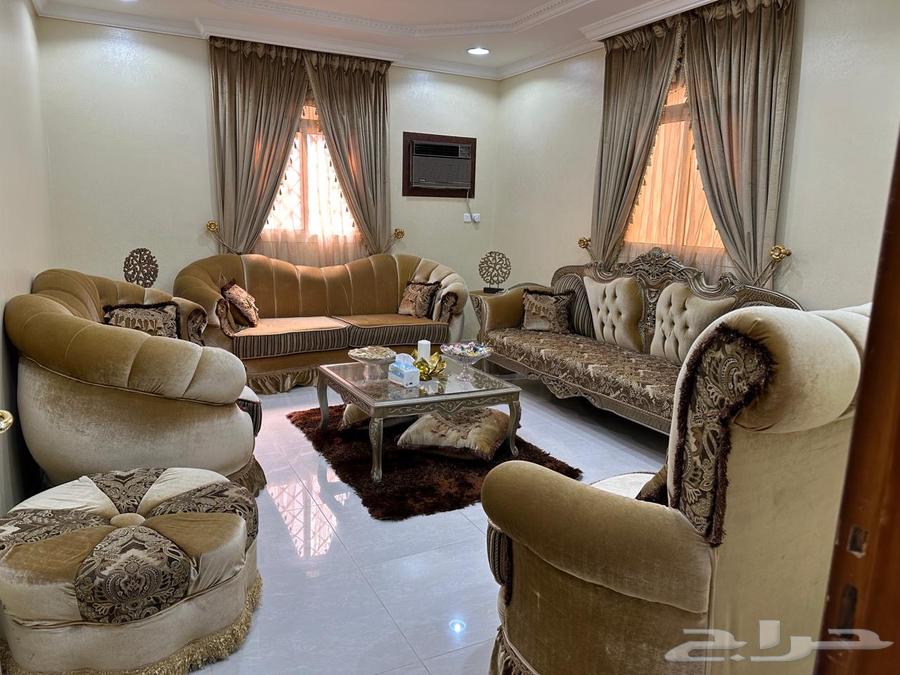 كنب للبيع بجميع مستلزماته64369600979203112