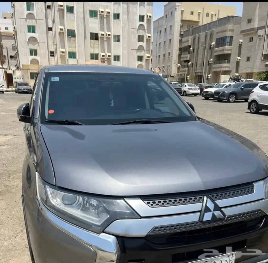 Double Outlander SUV with 3 Rows of Seats64520105043842112