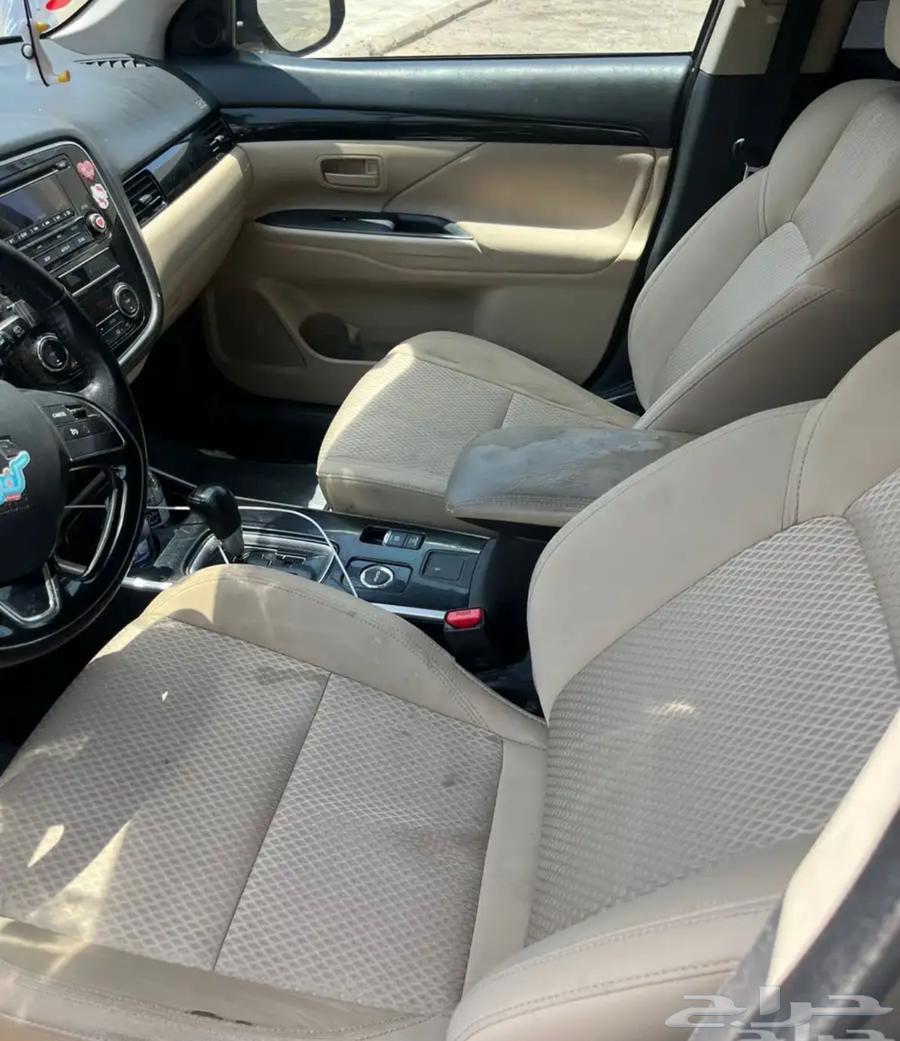 Double Outlander SUV with 3 Rows of Seats64520105043842111