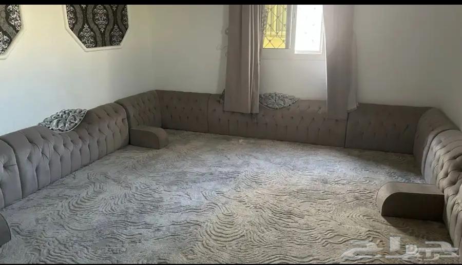 مساند ضهر مقلط نضيفه ولاتخلو من عيب على السوم64374215523457110